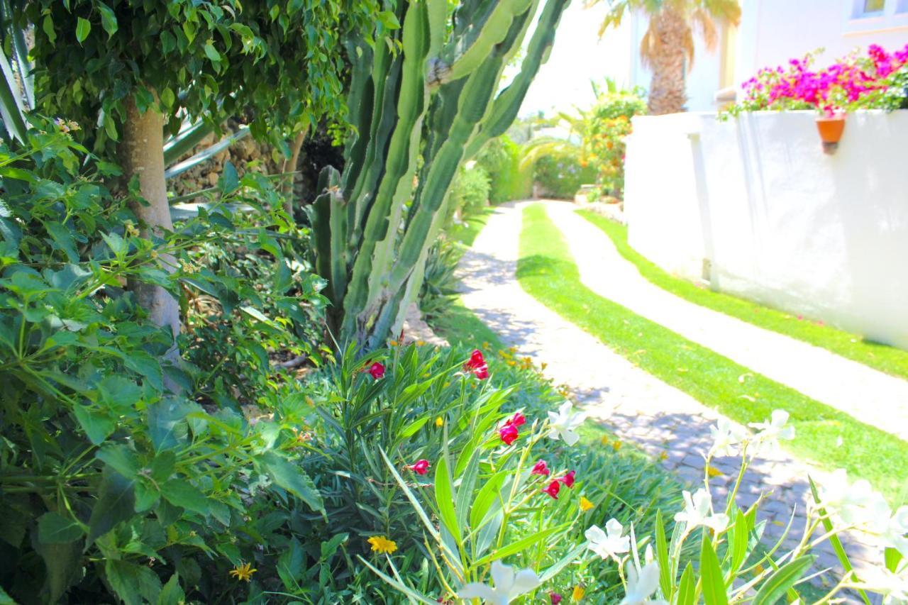 Flores Villa